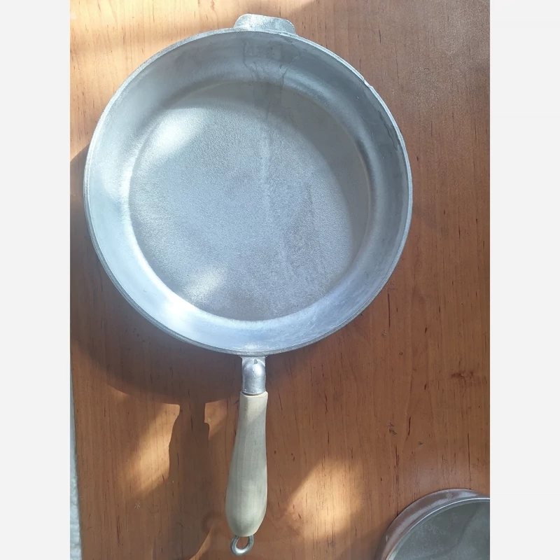 ماهیتابه تابه چدن روسی تابه (آلومینیوم)بزرگ قطر ۲۷